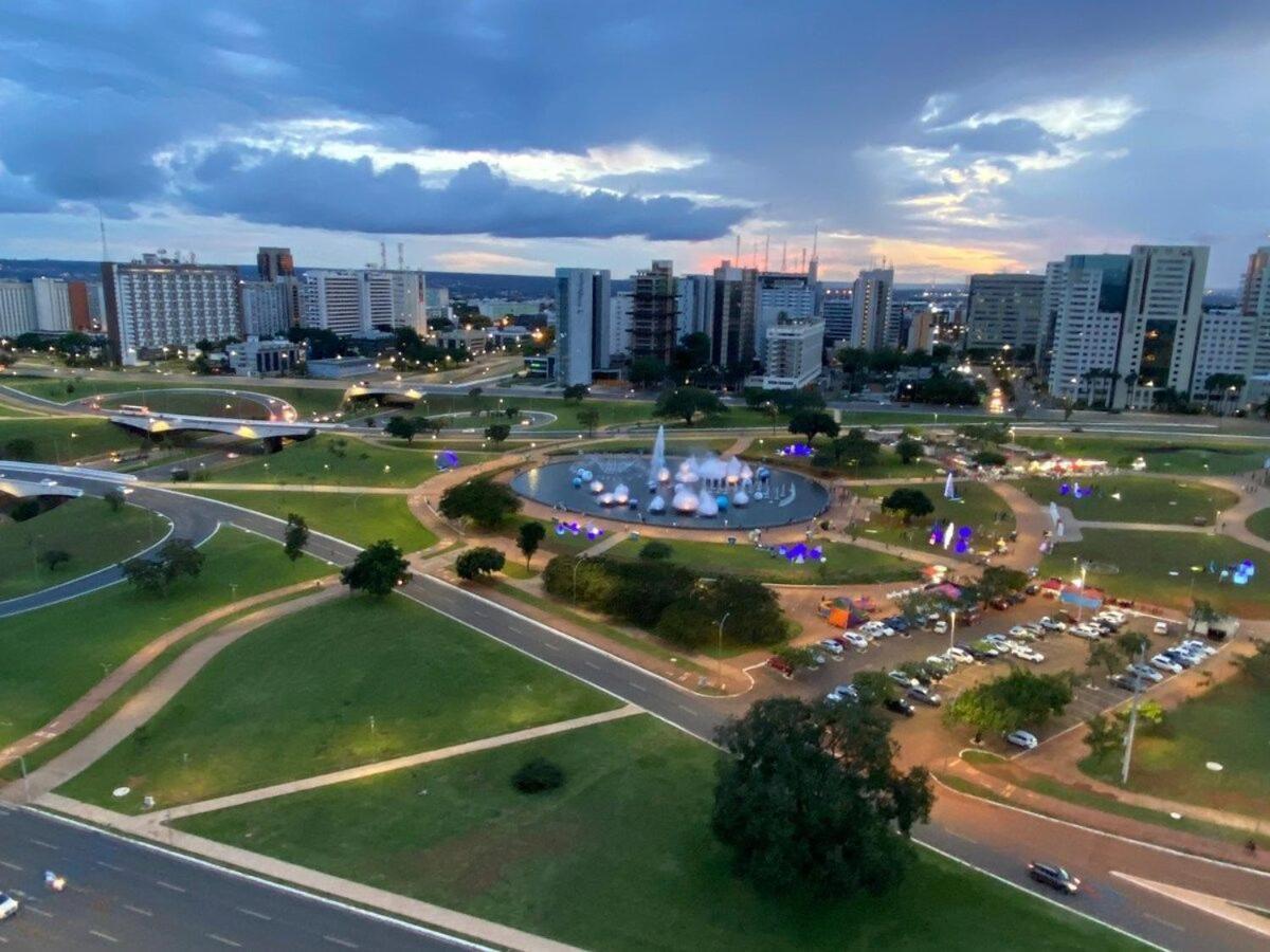 ברזיליה Flat Encantador No 7º Com Vista Pra Torre De Tv מראה חיצוני תמונה